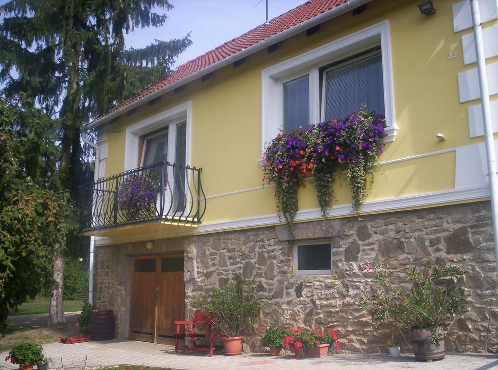 Kondics Apartmanhaz Sárvár Exterior foto