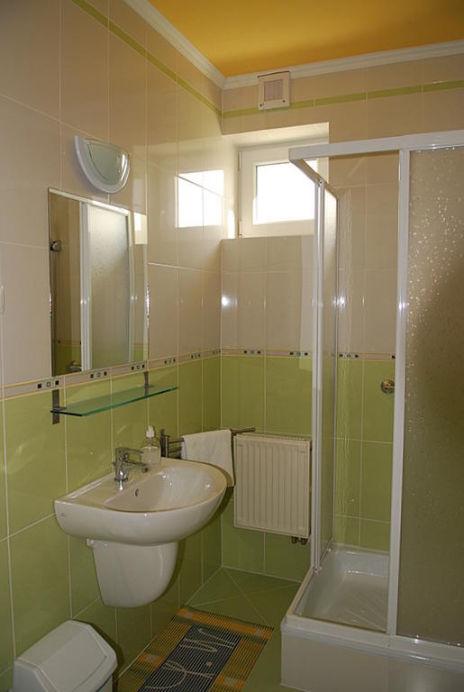 Kondics Apartmanhaz Sárvár Cameră foto